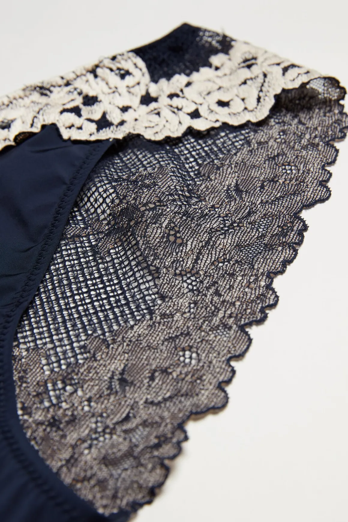 Culotte femme en dentelle florale