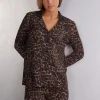 Haut de pyjama manches longues ouvert devant en modal LUXURIOUS LEOPARD