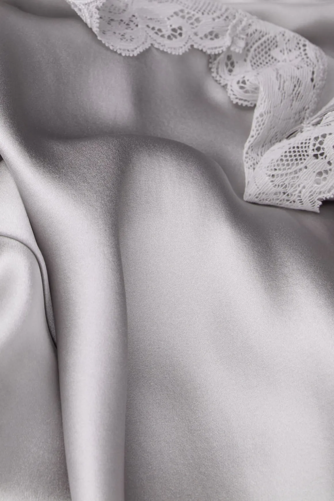 Nuisette en soie et dentelle