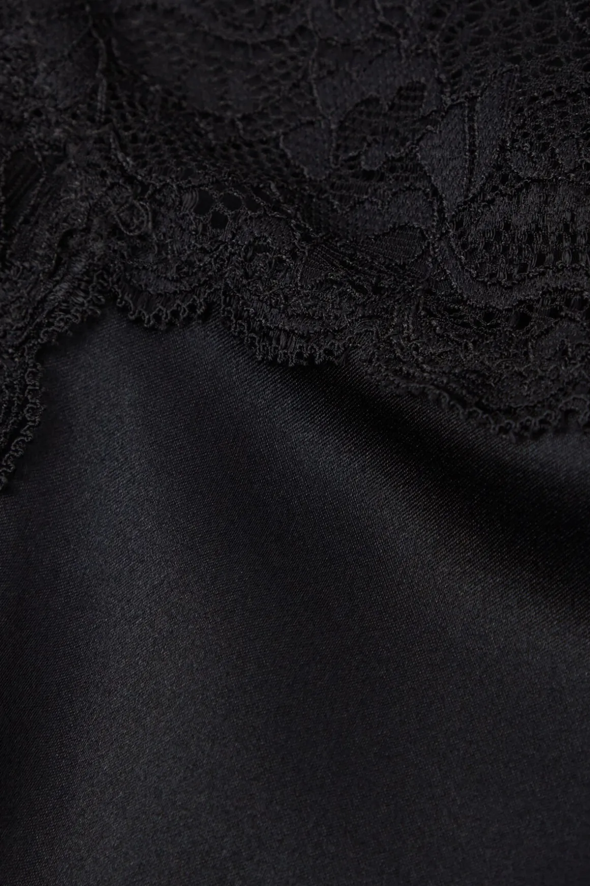 Nuisette en soie et dentelle