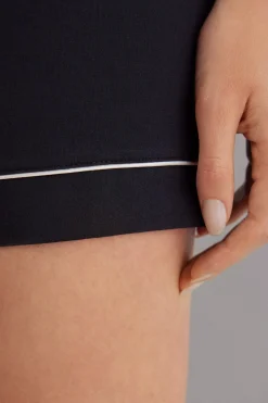 Short en modal avec bords en contraste