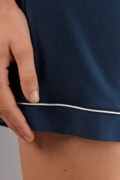 Short en modal avec bords en contraste