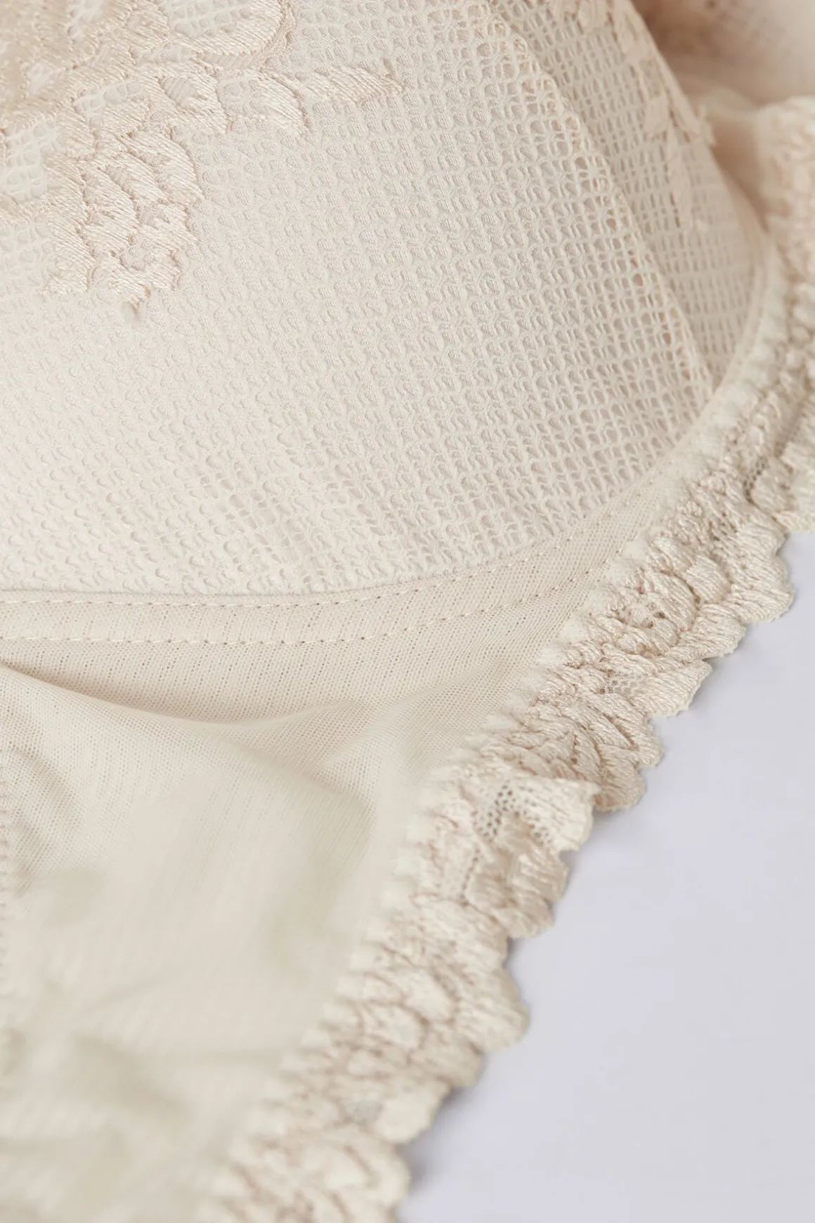 Soutien-gorge balconnet en dentelle florale
