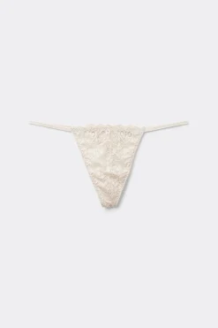 String ficelle en dentelle