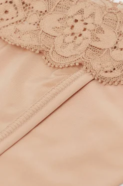 Tanga carioca en dentelle et microfibre