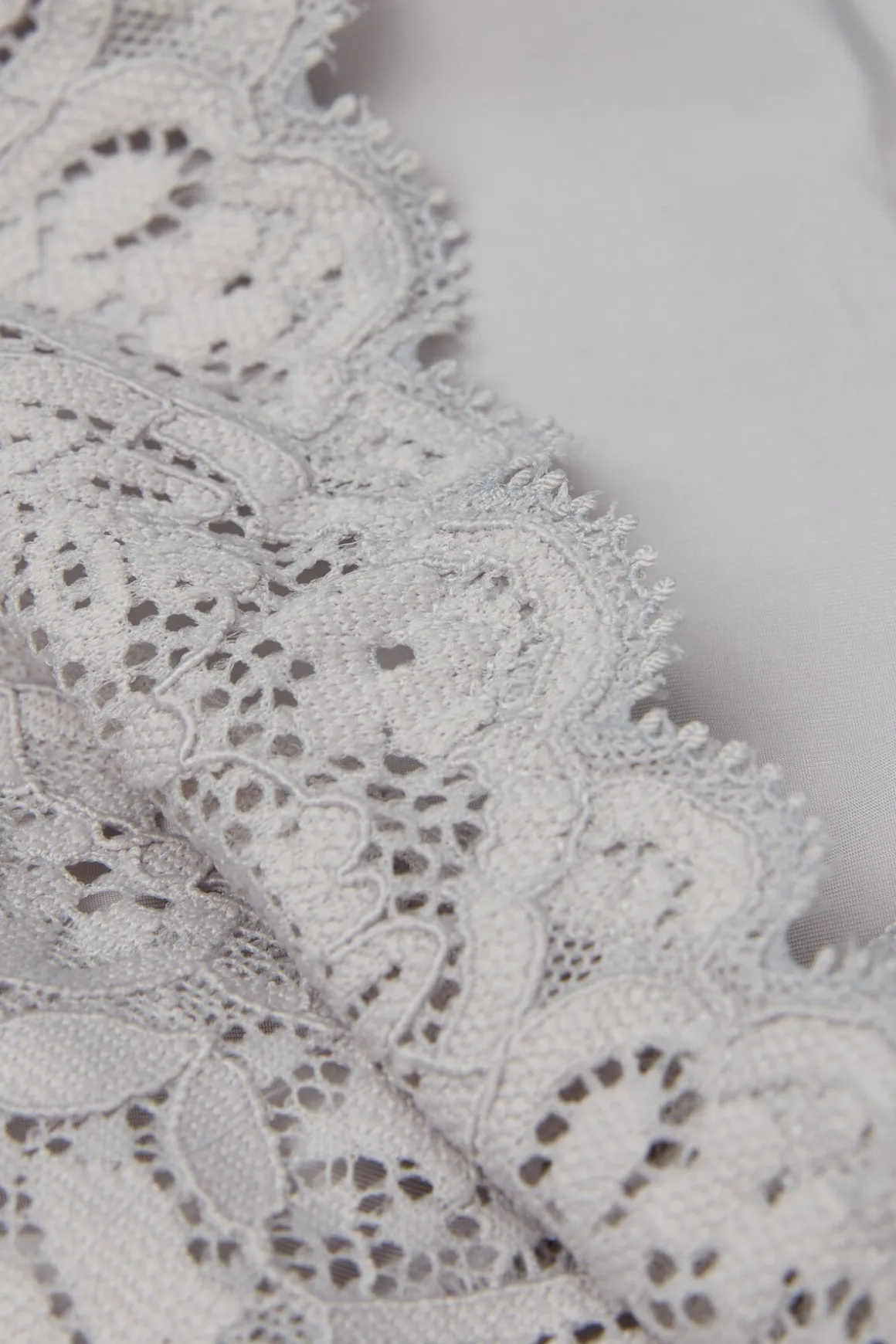 Tanga en Dentelle et Microfibre