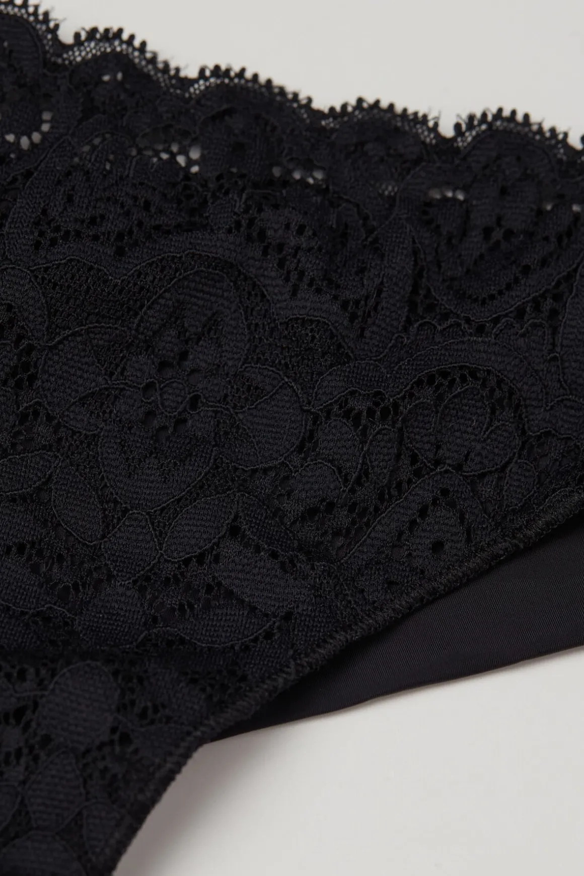 Tanga en Dentelle et Microfibre