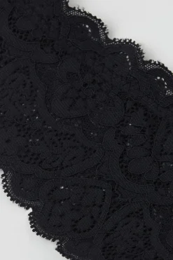 Tanga en dentelle style annÉes 80