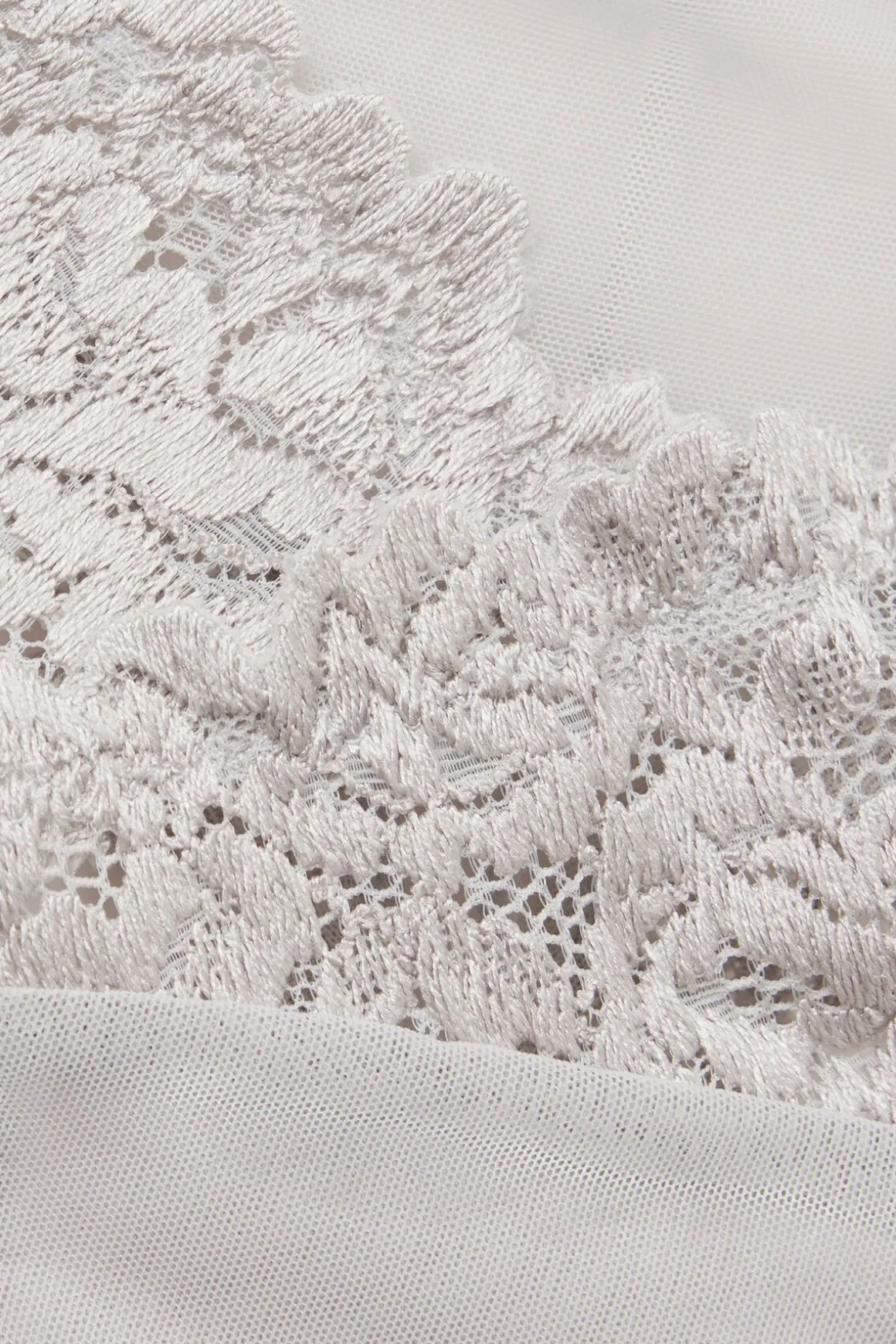 Tanga femme en dentelle florale