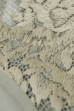Tanga femme en dentelle florale